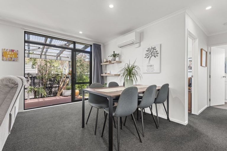 Photo of property in 54 Exeter Crescent, Takaro, Palmerston North, 4412