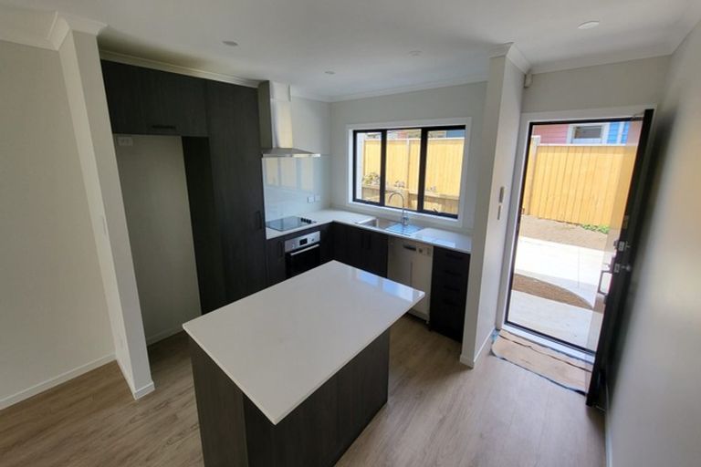 Photo of property in 2/81 Pilkington Road, Panmure, Auckland, 1072