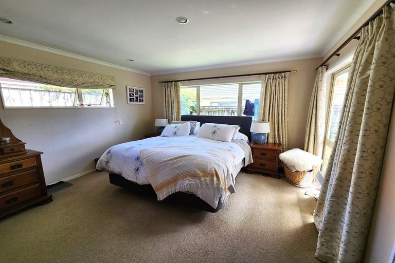 Photo of property in 2 Emerald Hill Drive, Birchville, Upper Hutt, 5018