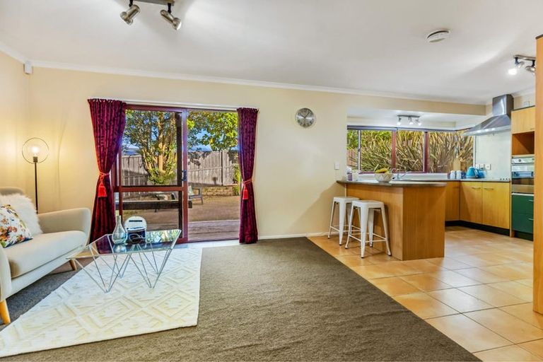 Photo of property in 9 Queen Natalie Place, Massey, Auckland, 0614