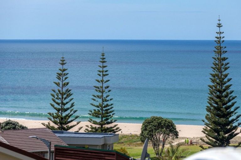 Photo of property in 105 Titiro Place, Onemana, Whangamata, 3691