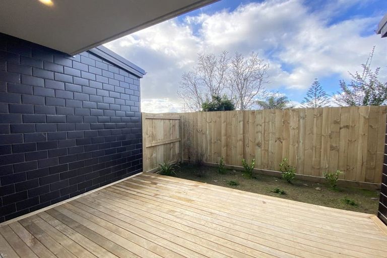 Photo of property in 3c Westall Road, New Lynn, Auckland, 0600
