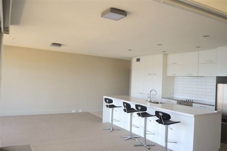 Photo of property in The Capital, 370 Oriental Parade, Oriental Bay, Wellington, 6011