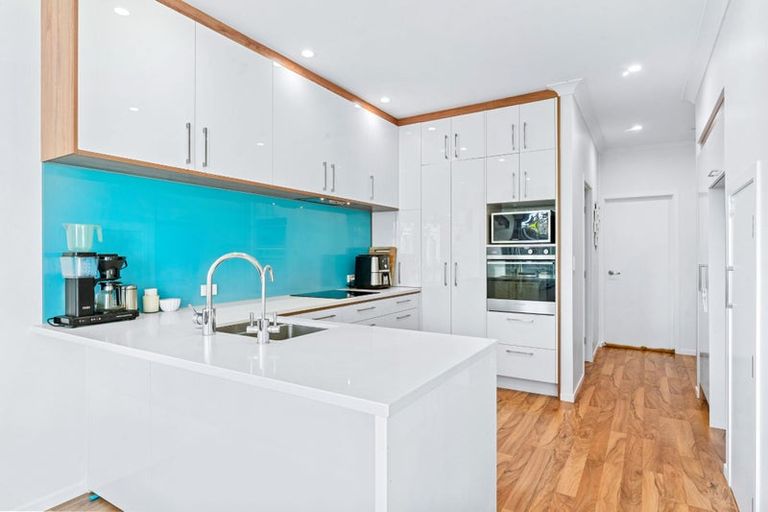 Photo of property in 11f Clearwater Cove, West Harbour, Auckland, 0618