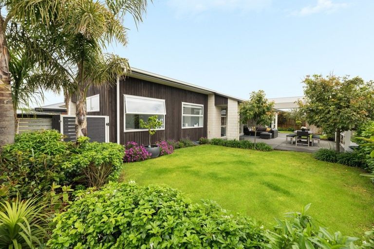 Photo of property in 45 Butterworth Crescent, Papamoa Beach, Papamoa, 3118