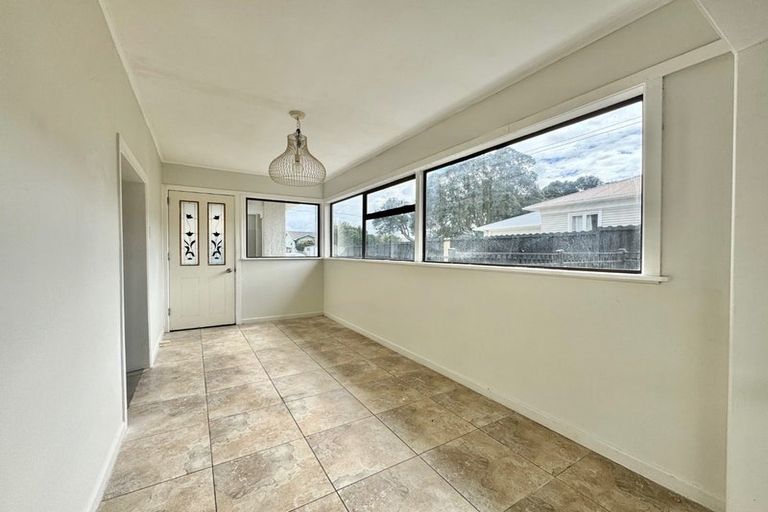 Photo of property in 2/15 James Road, Manurewa, Auckland, 2102