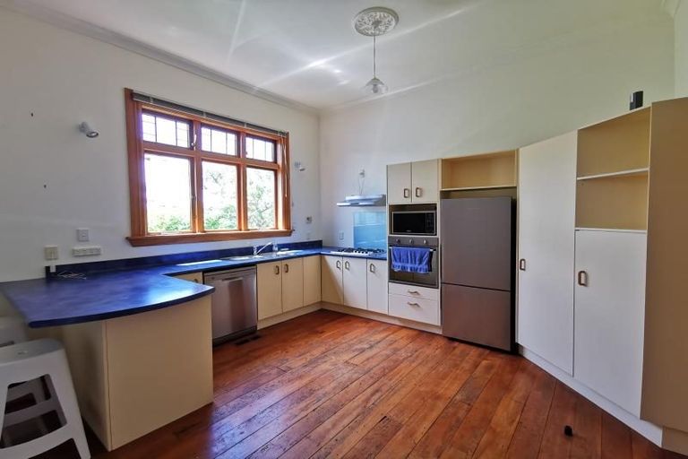 Photo of property in 26 Grove Road, Kelburn, Wellington, 6012