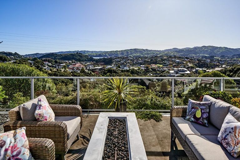 Photo of property in 10 Madeira Close, Whitby, Porirua, 5024