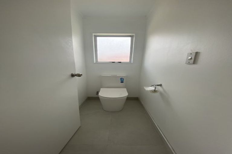 Photo of property in 37 Seaward Place, Wattle Downs, Auckland, 2103