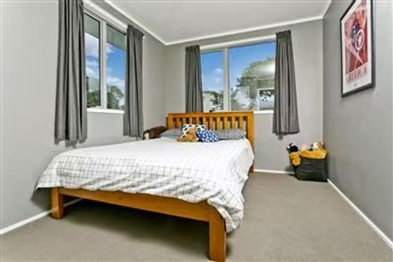 Photo of property in 2 Wykeham Place, Glenfield, Auckland, 0629