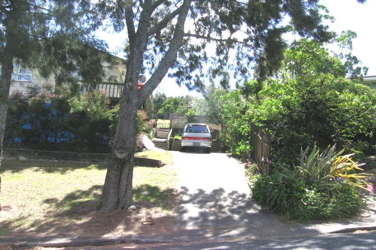 Photo of property in 15 Laurina Road, Sunnynook, Auckland, 0620