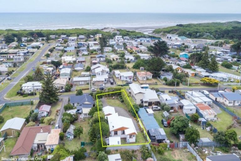 Photo of property in 23 Raukawa Street, Himatangi Beach, Foxton, 4891