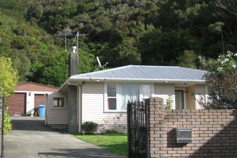 Photo of property in 15 Shackleton Grove, Stokes Valley, Lower Hutt, 5019