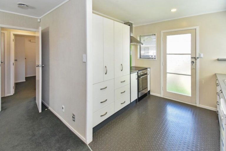 Photo of property in 2/11 Beaumaris Way, Conifer Grove, Takanini, 2112