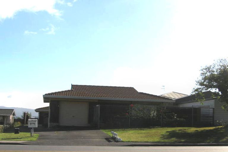 Photo of property in 1/4188 Great North Road, Glendene, Auckland, 0602