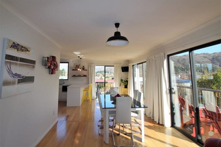 Photo of property in 37 Newcastle Street, Clyde, 9330
