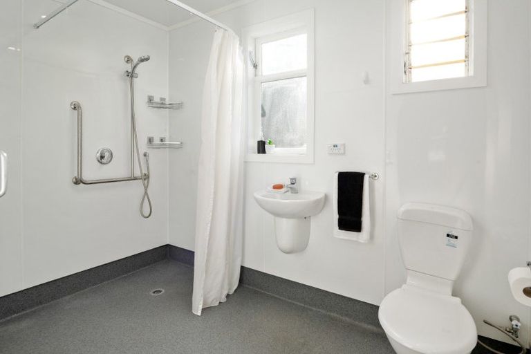 Photo of property in 76 Hampden Street, Picton, 7220