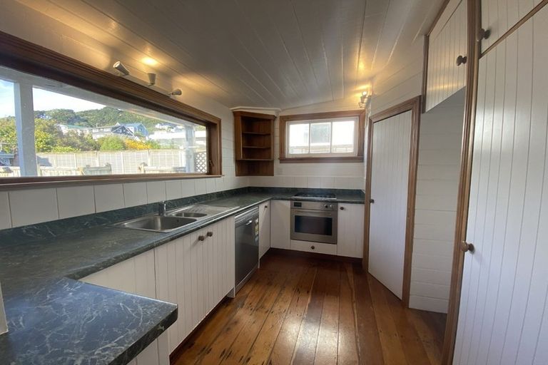 Photo of property in 21 Queen Street, Mount Victoria, Wellington, 6011