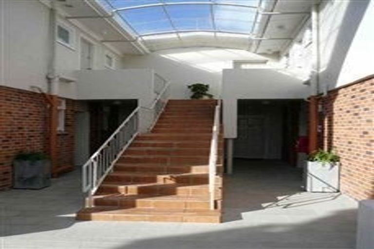 Photo of property in 3/241 Hurstmere Road, Takapuna, Auckland, 0622