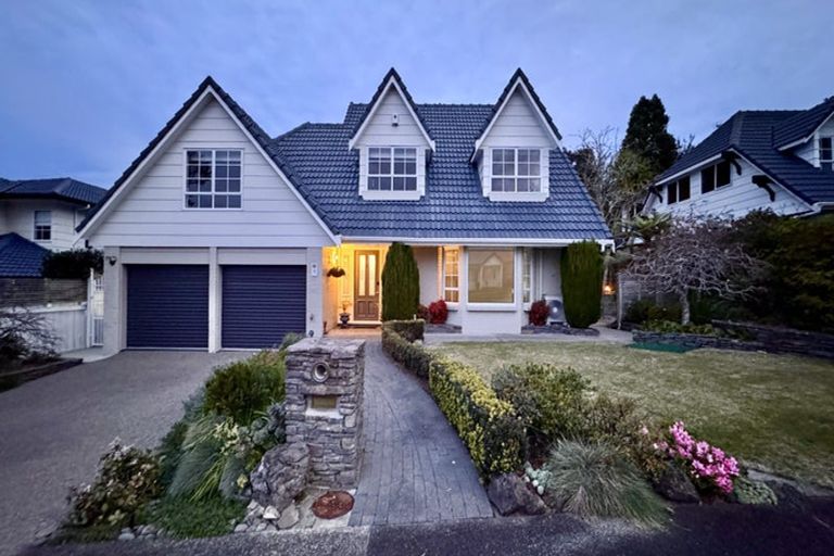 Photo of property in 19 Ravenstone Place, Chatswood, Auckland, 0626