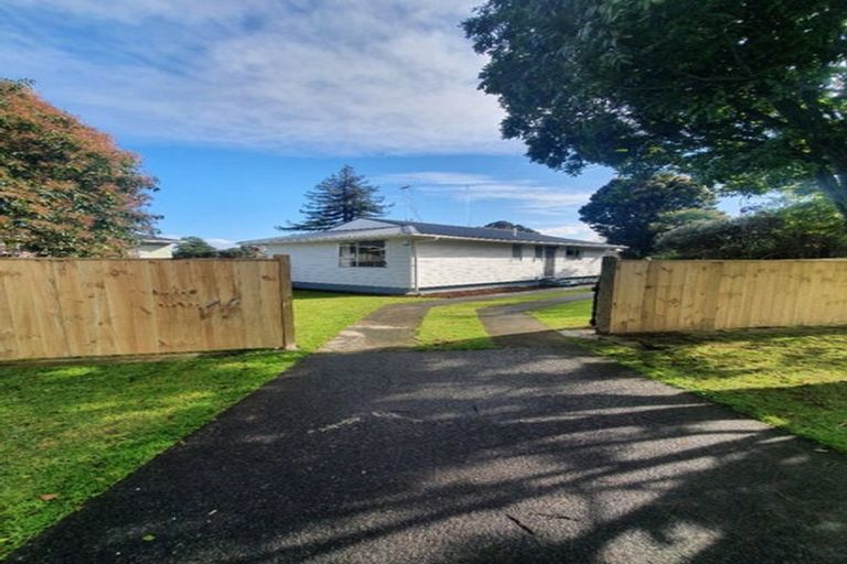 Photo of property in 4 Citril Place, Red Hill, Papakura, 2110