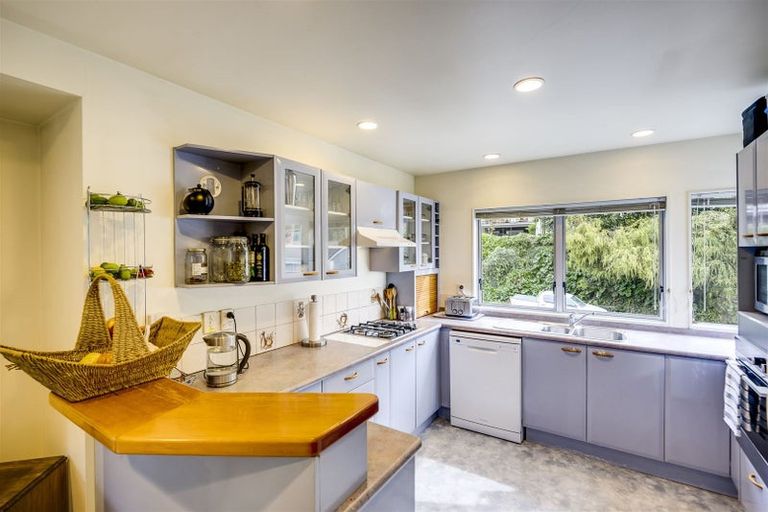 Photo of property in 135 Milton Road, Bluff Hill, Napier, 4110