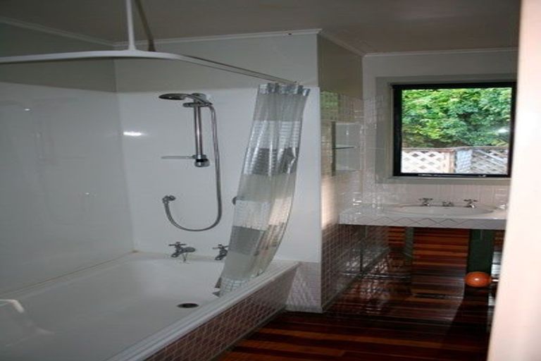 Photo of property in 25 Montreal Grove, Kingston, Wellington, 6021