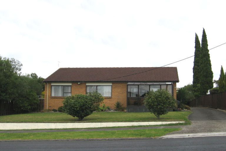 Photo of property in 1/100 East Coast Road, Forrest Hill, Auckland, 0620
