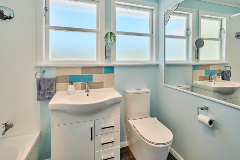 Photo of property in 22 Rintoul Grove, Stokes Valley, Lower Hutt, 5019