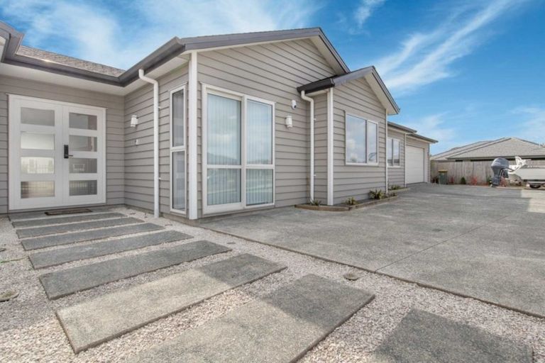 Photo of property in 180 Matua Road, Kumeu, 0810