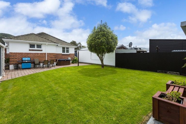 Photo of property in 61 Hikurangi Street, Trentham, Upper Hutt, 5018