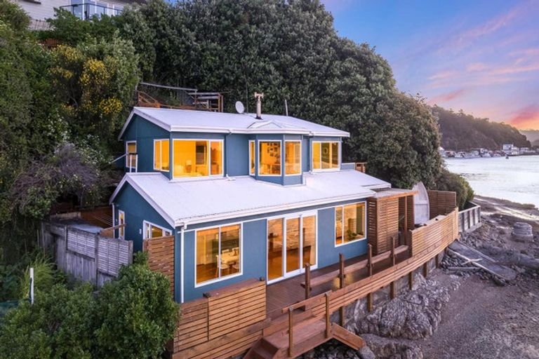 Photo of property in 14a Trevor Terrace, Paremata, Porirua, 5024