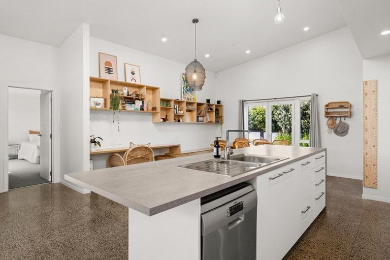 Photo of property in 32a Ohuirehe Road, Coastlands, Whakatane, 3120