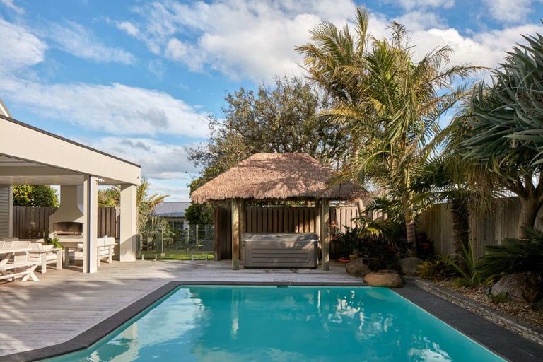 Photo of property in 12 Lysnar Street, Okitu, Gisborne, 4010