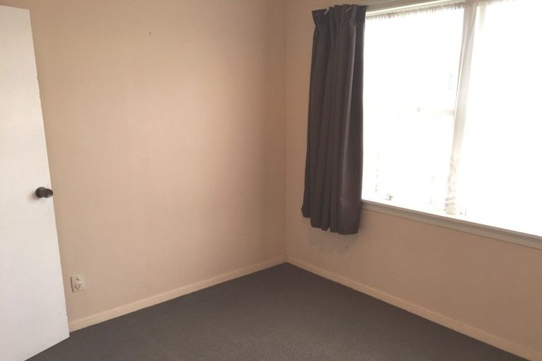 Photo of property in 33 Denniston Crescent, Redwood, Christchurch, 8051
