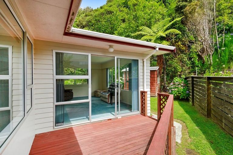 Photo of property in 4 Saint Hildas Glade, Tawa, Wellington, 5028