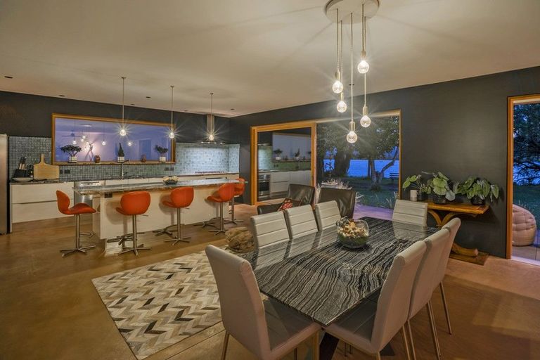 Photo of property in 6 Robinson Road, Whitianga, 3510