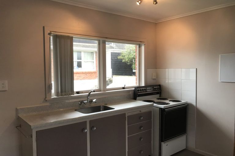 Photo of property in 1/23 Dallinghoe Crescent, Milford, Auckland, 0620