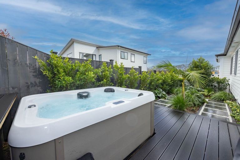 Photo of property in 32 Celestial Crescent, Orewa, 0931