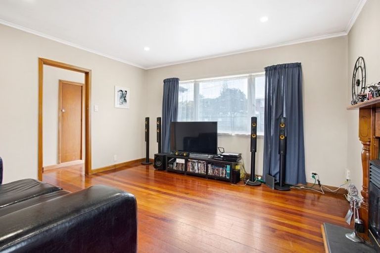 Photo of property in 55 Beaubank Road, Kelston, Auckland, 0602