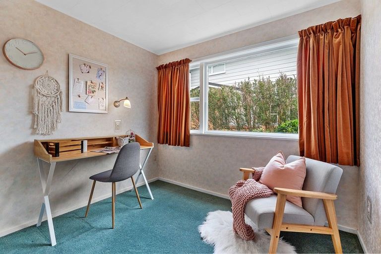 Photo of property in 30 Westview Grove, Miramar, Wellington, 6022