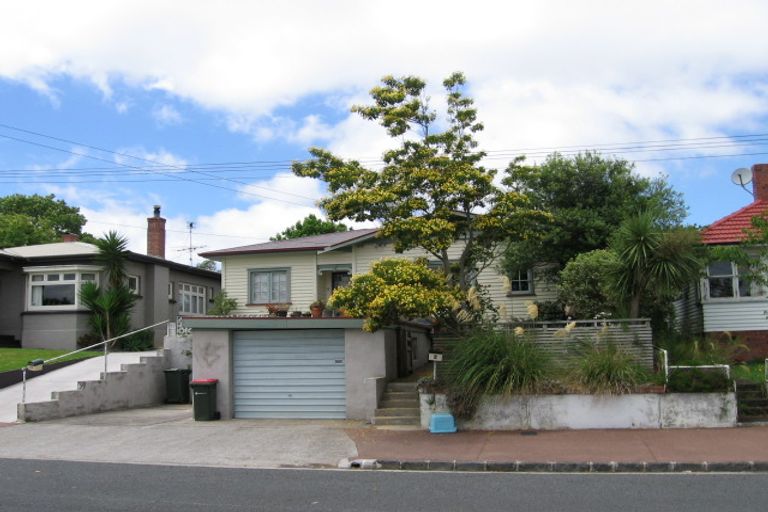 Photo of property in 5 Pasadena Avenue, Point Chevalier, Auckland, 1022