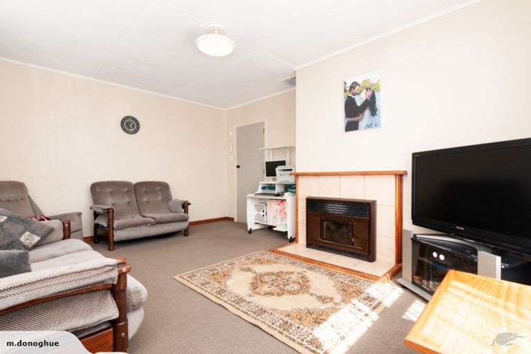 Photo of property in 2a Montrose Place, Takaro, Palmerston North, 4412