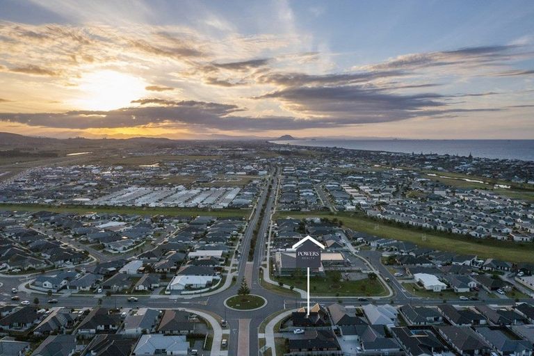 Photo of property in 2 Harding Drive, Papamoa Beach, Papamoa, 3118