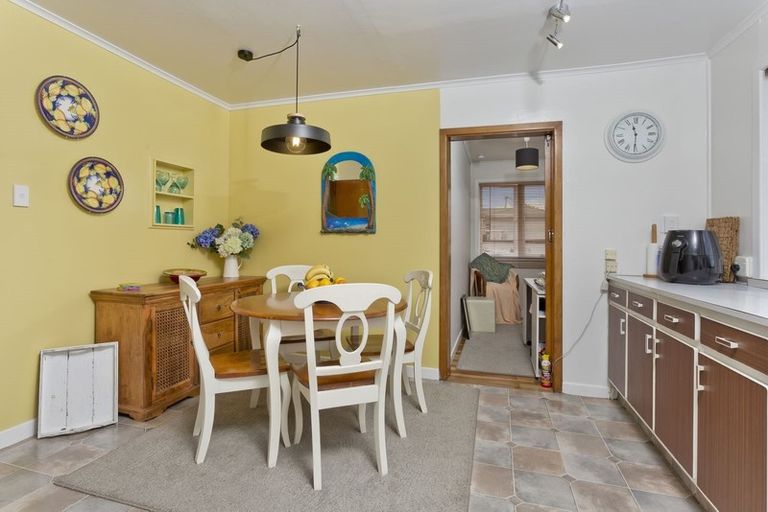 Photo of property in 545 Glenfield Road, Glenfield, Auckland, 0629