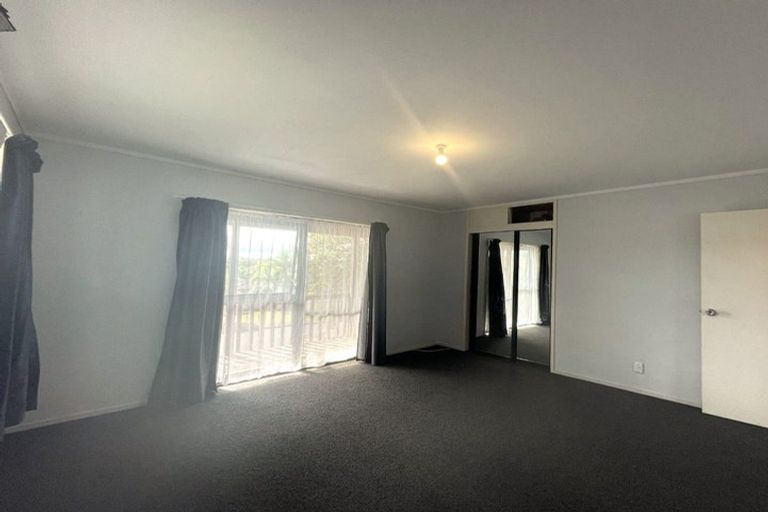 Photo of property in 35 Kirby Street, Glendene, Auckland, 0602