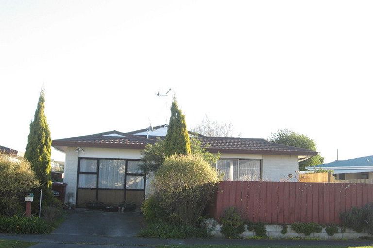 Photo of property in 1b Lowestoft Place, West End, Palmerston North, 4412