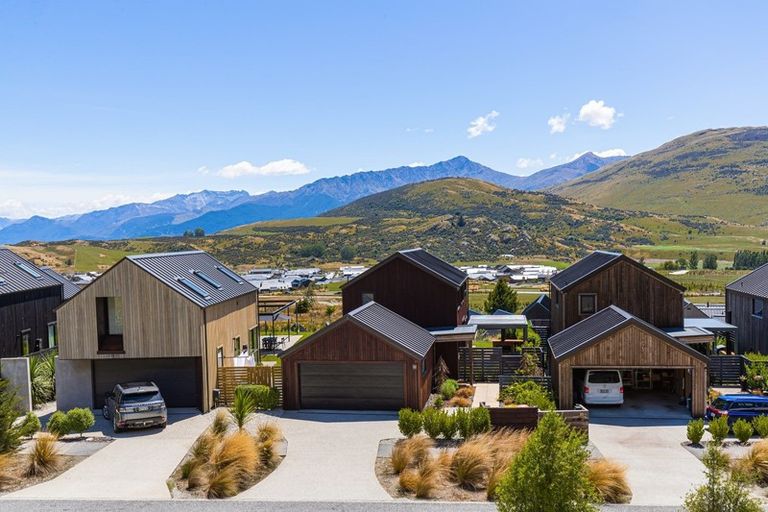 Photo of property in 33 Double Cone Road, Jacks Point, Queenstown, 9371