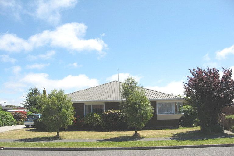 Photo of property in 2/53 Donnington Street, Parklands, Christchurch, 8083