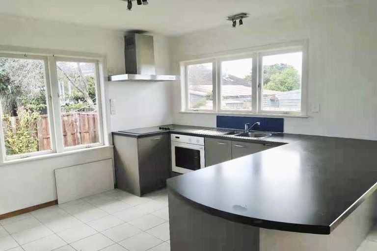 Photo of property in 12 Donovan Avenue, Massey, Auckland, 0614